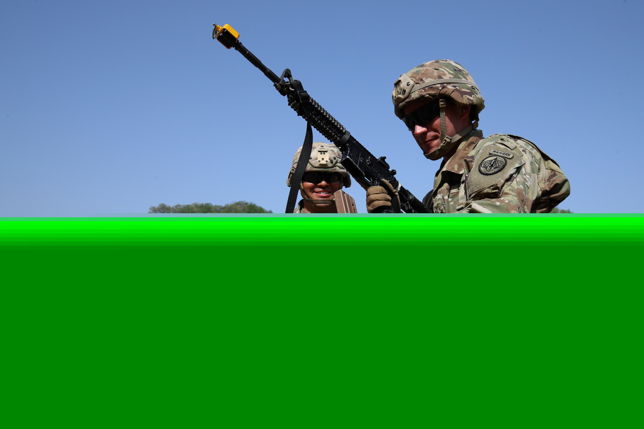 US soldiers from the Eighth Army participate in the Expert Soldier, Infantry, and Medic Badge (E3B) competition at the Rodriguez Live Fire Complex on Apr. 19 in Pocheon. (Getty Images)