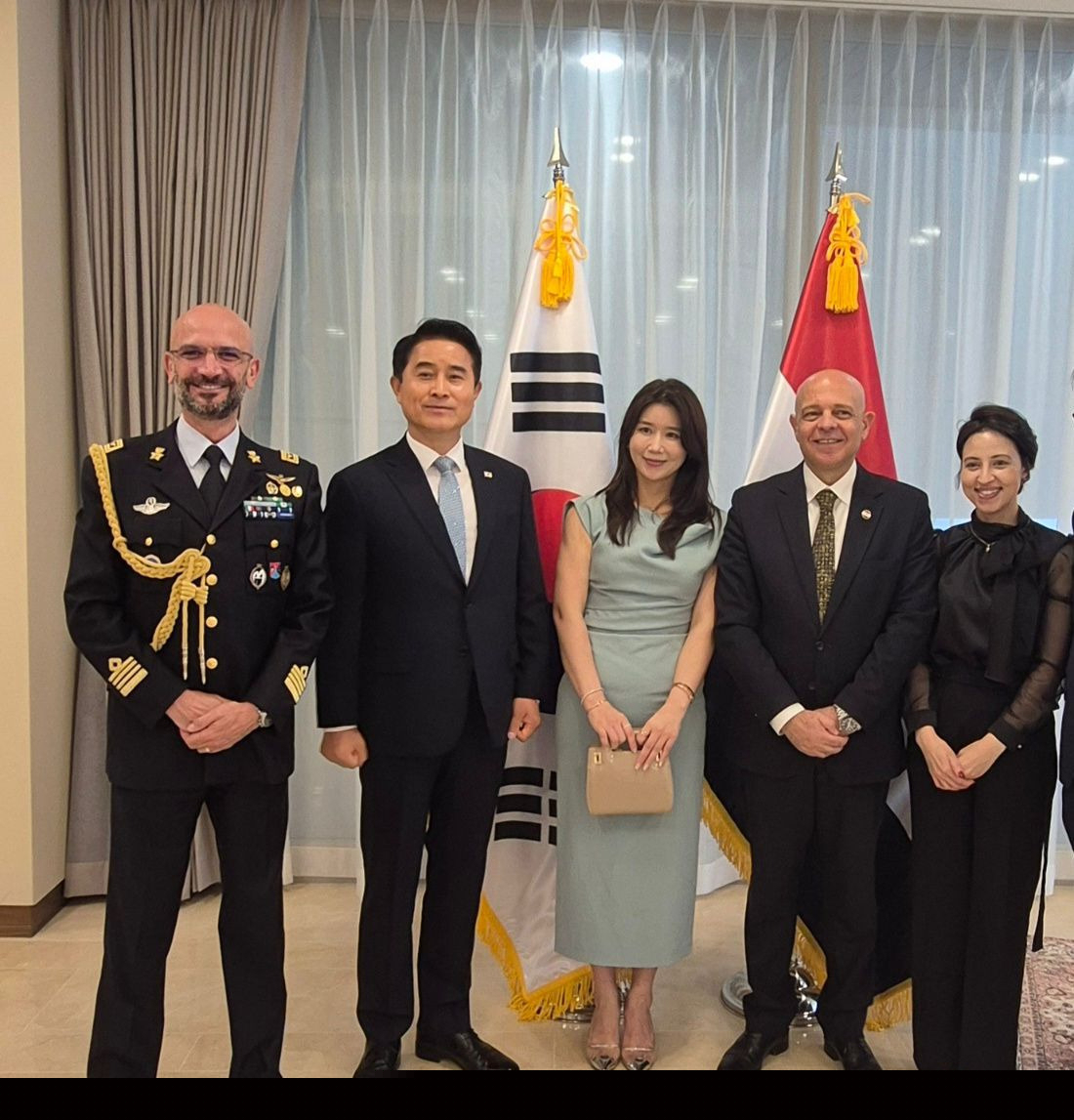 Egyptian Ambassador to Korea Khaled Abdel Rahman (second from right) poses for a group photo with guests during the National Day at his residence in Yongsan-gu, Seoul on Friday. (Egyptial Embassy in Seoul)