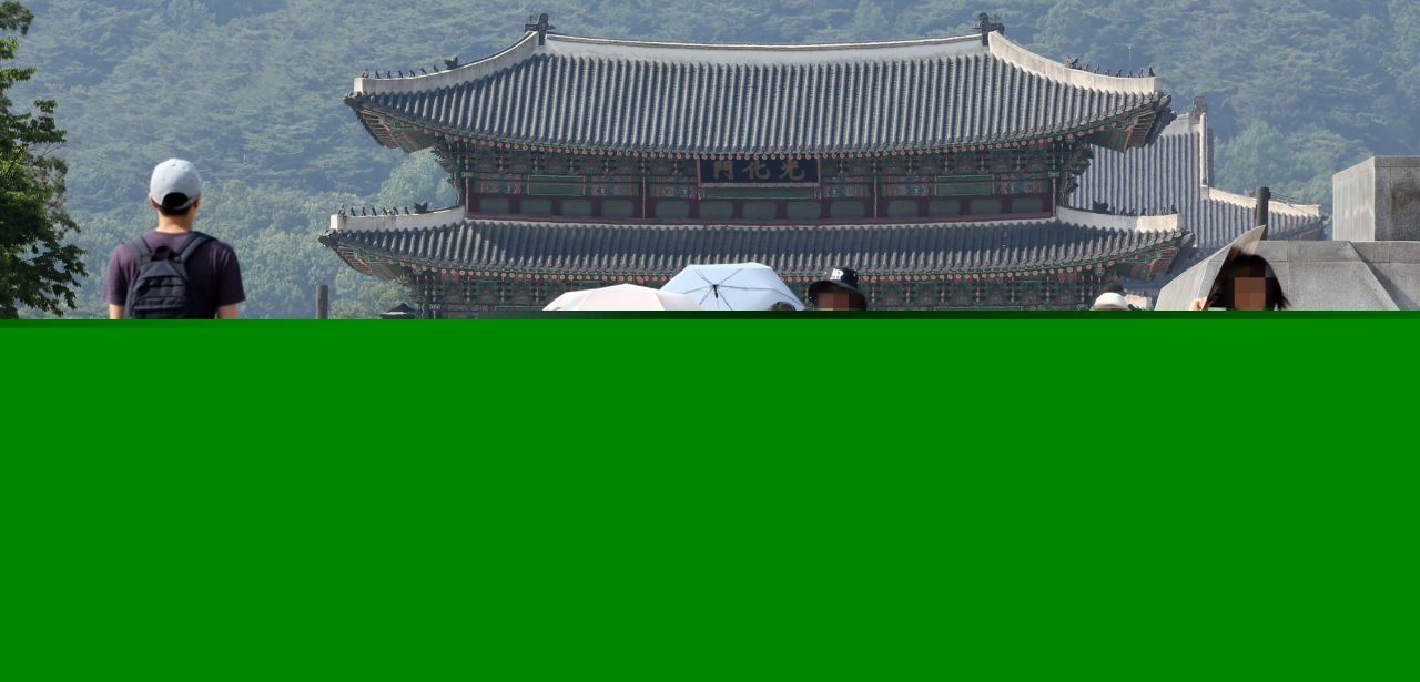 Citizens are seen walking on the streets in Gwanghwamun, central Seoul, on June 19. (Yonhap)