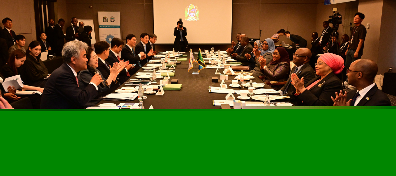 Tanzanian President Samia Suluhu Hassan attends a meeting held in Seoul on June 2 during her visit to South Korea. (Park Hae-mook/The Korea Herald)