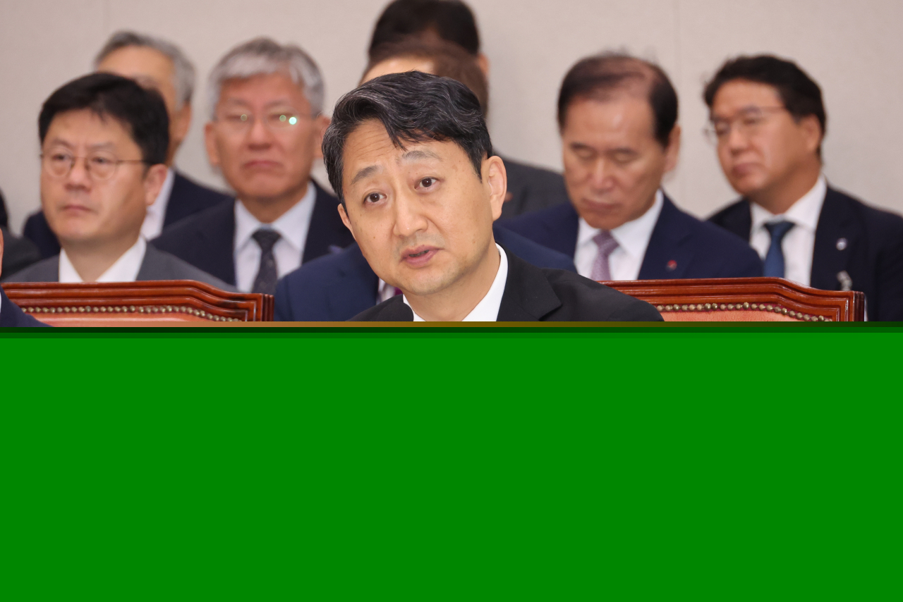 This file photo taken on Jan. 3 shows Industry Minister Ahn Duk-geun speaking at the National Assembly in Seoul. (Yonhap)